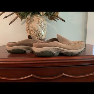 Merrill mules slides. 7.5